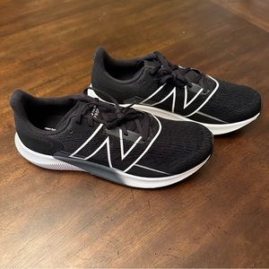 NIB New Balance Men's FuelCell Propel V2 Running Shoe Size 11.5